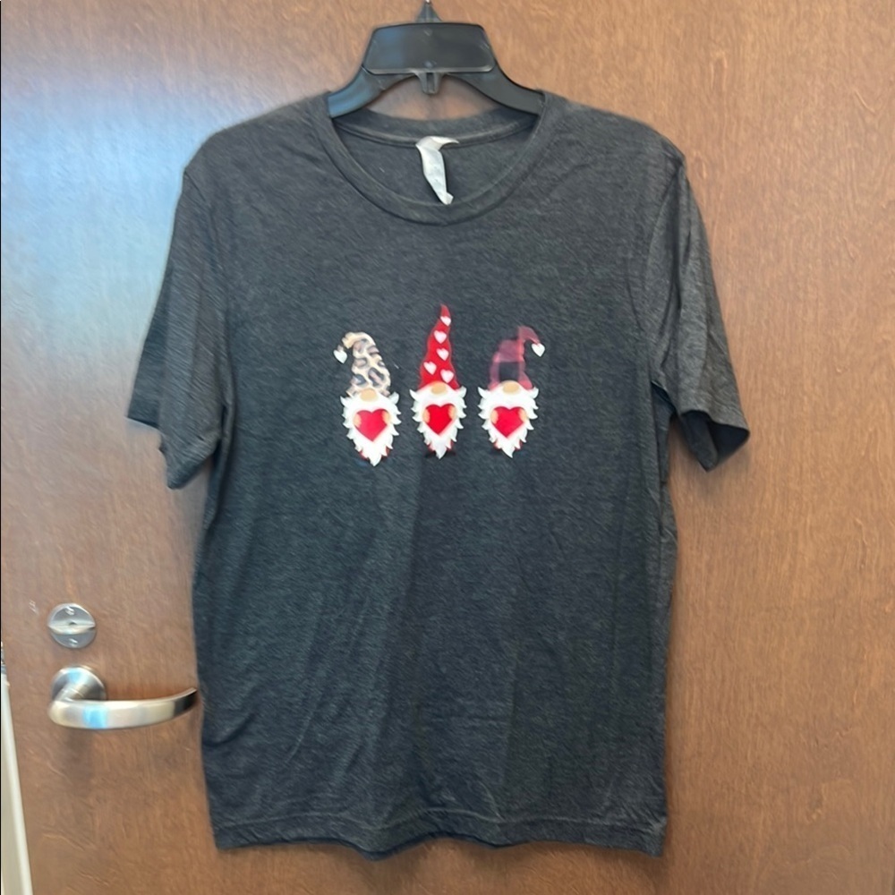 Valentine Themed Gray Short sleeve T-Shirt, 3 decorative Gnomes on front, L